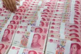 毕业十年内年入百万？六成大学生信心爆棚，“00后”正步入职场视频封面