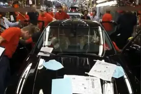 国外大型汽车工厂生产组装日产天籁轿车，看着真精彩！视频封面