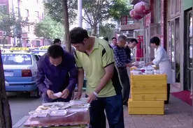 满秋：盒饭里吃出苍蝇，乡下妹做快餐生意火爆，不料被同行陷害视频封面