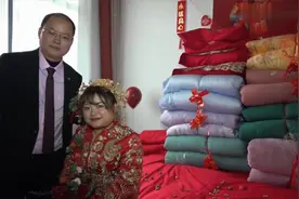 湖北一大哥结婚，揭开红盖头，胖胖的新娘，有点配不上他视频封面