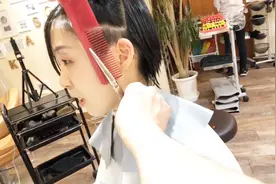 小姐姐去剪发，鬓角剪短后脖推个边，真的不一样视频封面