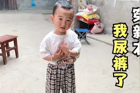 静静让小猪选衣服，小猪穿上帅不过五分钟，2岁的小猪尿裤子了！视频封面
