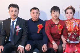 山东29岁姑娘出嫁，50岁的婆婆保养得太好，看着像姐姐，抢尽风头视频封面