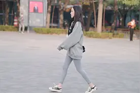 春天的姑娘，选择瑜伽裤搭配，穿出运动风也很好看视频封面