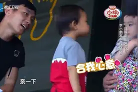 甜馨果然霸气，主动上前就要亲奥莉，奥莉吓的直往后躲！视频封面