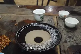 酒厂老板教大家纯粮酒该怎么烫？这一烫，纯粮和勾兑都能分辨出来视频封面