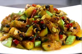 饭店的嫩南瓜丁为何特别好吃？掌握这几点，鲜嫩可口，比吃肉还香