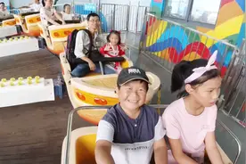 抓住暑假的尾巴，老男孩带着侄女去武汉欢乐谷，结果自己也玩嗨了视频封面