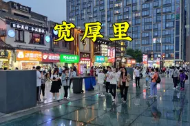 逛逛济南宽厚里美食街，山东美女超多，旁边泉城广场很热闹视频封面