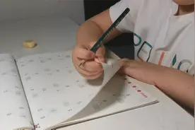 10以内数的分解与组成练习，孩子“控制作业量”在页脚做了小记号视频封面