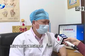少女腹泻腹痛两月，医院检查肠道全是虫，不断蠕动吓坏医生！视频封面