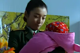 红蝎子：女毒贩遇检查狠心丢掉婴儿逃走，美女警花无奈做起了奶妈视频封面