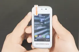 开箱诺基亚经典怀旧机型5230，一代神机现在拿手里竟然像个玩具