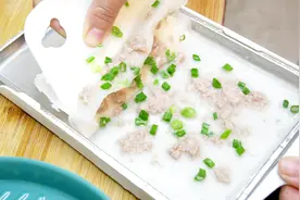 广式肠粉好吃有诀窍，蘸料和做法都告诉你，学会都可以摆摊了视频封面
