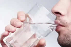 白开水煮沸后，保质期只有16个小时？用实验数据告诉你可以放多久视频封面