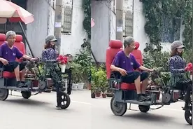 山东大爷自制“全自动三轮车”引围观！前排“美女司机”看呆网友视频封面