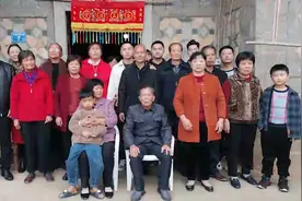 泪目！福建男子5岁被拐，20年后靠一条视频与双胞胎哥哥团聚视频封面