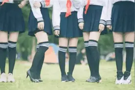 为啥日本女孩儿双腿大多合不拢？看完原谅我不厚道的笑了视频封面