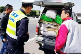 5座面包车拉货被罚款？交警：准许拉货，做到这些想罚都没借口视频封面