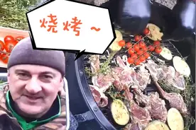 烧烤配酒，越喝越有，俄罗斯退休大爷们的生活真幸福视频封面
