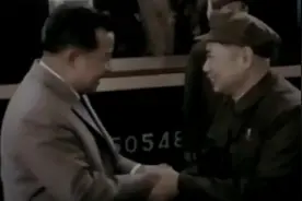 1972年徐向前陪同西哈努克亲王访问济南，十万人民热情欢迎视频封面