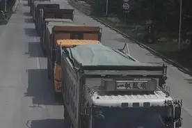 广东梅州一货车组团遮挡号牌逃避超限检测，警方抓获4名嫌疑人视频封面