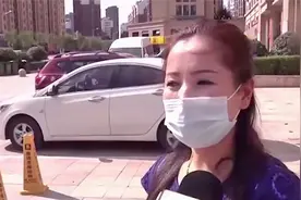 青岛：商铺门口被车堵！停车位影响经营，谁来解难题？视频封面