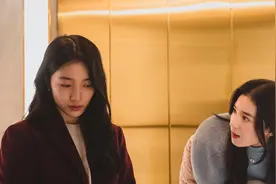 《安娜》中郑恩彩的20套穿搭，这位白富美配角是来抢秀智风头的吧视频封面