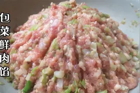 做包菜鲜肉馅饺子，切记2不放3放，馅料色泽翠绿，鲜嫩多汁，真香视频封面