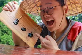小伙深山自制手工棒棒糖，香甜可口味道奇特，吃着全是童年的味道视频封面