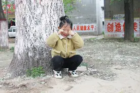 农村父母带女儿进城，没想到却丢了，15年后女儿找上门，结局感动视频封面