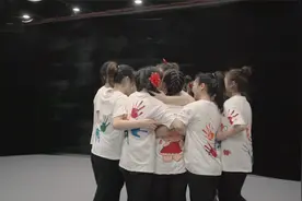 舞蹈毕业考试现场，学跳舞的女孩都是可爱的人呀！视频封面