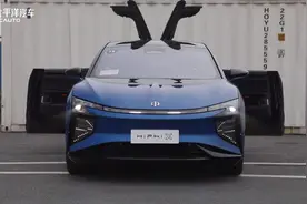 试驾高合HiPhi X 6座版 未来汽车的模样视频封面