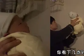 宝宝半夜不睡觉把奶爸熬到崩溃，抱宝宝对表看时间，妈妈笑坏视频封面