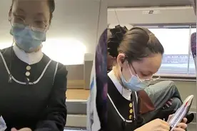 乘务员卖138元高铁模型玩具，安好淡定塞孩子手中，母亲无奈掏钱视频封面