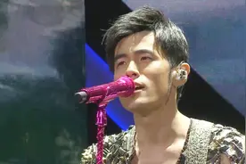 “退出”歌坛的歌手，开演唱会票都抢不到！流量歌手：什么情况？视频封面