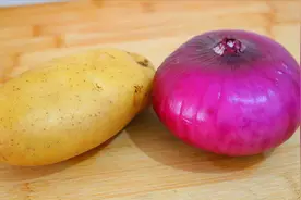 土豆加洋葱包饺子还是第一次见，味道真是太香了鲜嫩多汁，真解馋视频封面