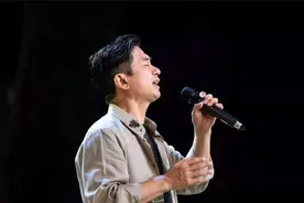 黄舒骏演唱《马不停蹄的忧伤》，歌声令人回味，开口就是经典视频封面