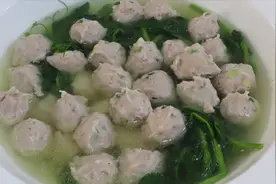 水汆丸子的正确做法，丸子入口嫩滑有弹性，剁馅很关键，汤鲜味美视频封面