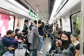 体验广西南宁地铁，小伙不买票直接坐车，这款APP几乎全国通用视频封面