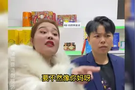 情侣俩撞到人不道歉，竟还羞辱对方，不料对方让他们为之付出代价视频封面