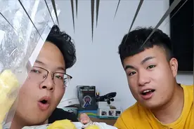 评测抖音同款“冷冻榴莲”216元买来4斤，味道和普通榴莲有区别吗视频封面