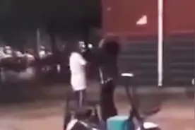 女中学生与同学发生矛盾遭对方父母殴打  警方：涉案人员已到案视频封面
