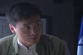 抗战：女友被鬼子锁进防弹玻璃箱，不料高手破壁璃救出她，有意思视频封面