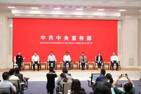 党员吾布力喀斯木·买吐送：新疆阿瓦提县棉花机采率达90%以上视频封面