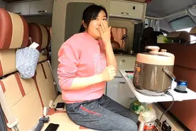 小夫妻第一次在房车里用大功率电器，一顿猛操作，结果太气人！视频封面
