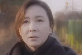 母亲患有严重洁癖，每天都要给女儿搓澡视频封面