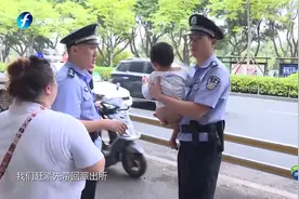 110：男孩光脚赤身，在马路上奔跑情况危险，路人吓得直接报警视频封面