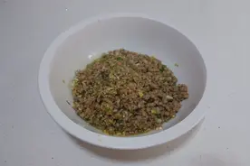 把猪肉炒熟了做酸菜馅，这种做法你试过吗，真的太好吃了视频封面