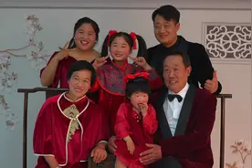 女儿快过10岁，胖妹今全家总动员，去影楼拍全家福，好有纪念意义视频封面